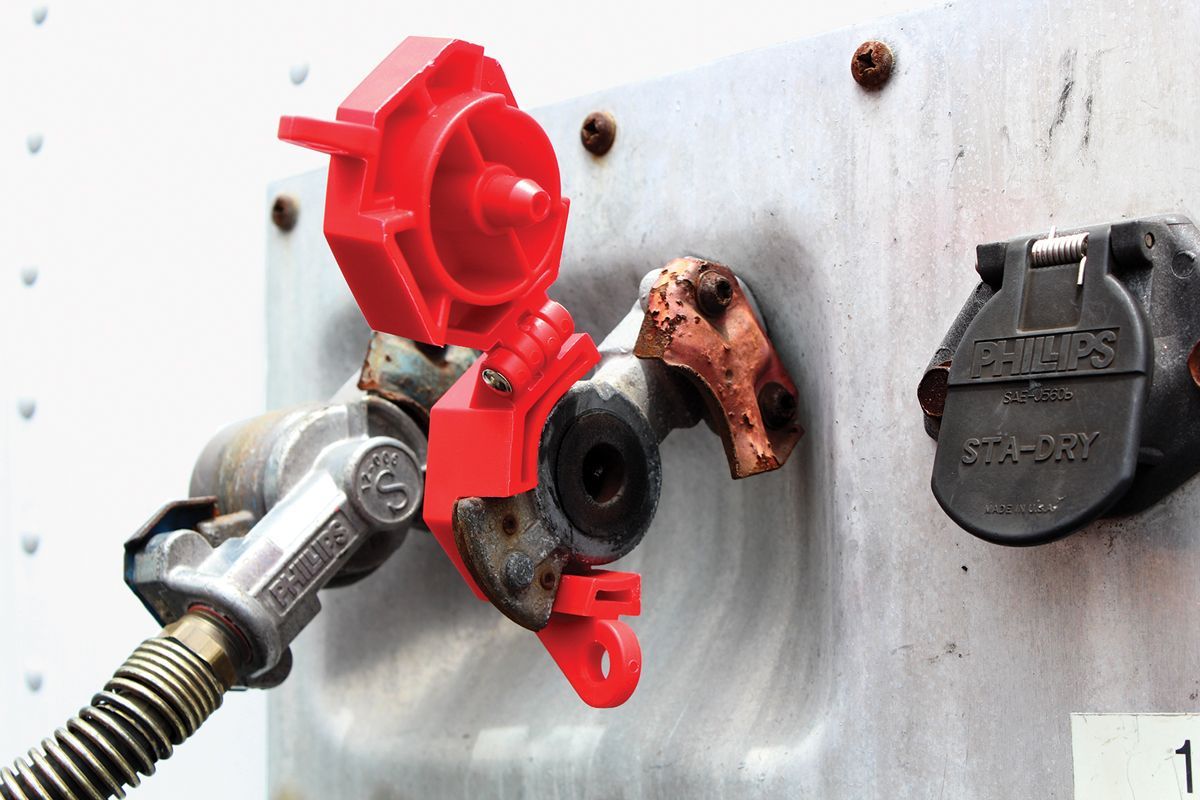 AccuformNMC™ STOPOUT® KDD477 Trailer-Lock Glad Hand Lockout