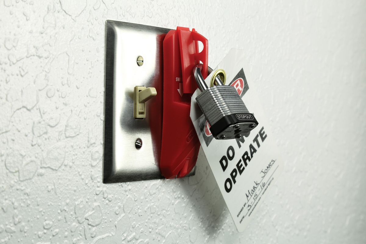 AccuformNMC™ STOPOUT® KDD139 Universal Blockout Wall Switch Cover