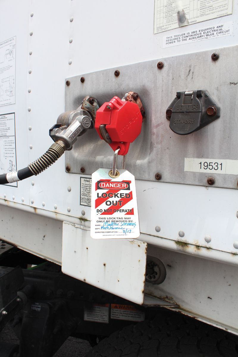 AccuformNMC™ STOPOUT® KDD477 Trailer-Lock Glad Hand Lockout