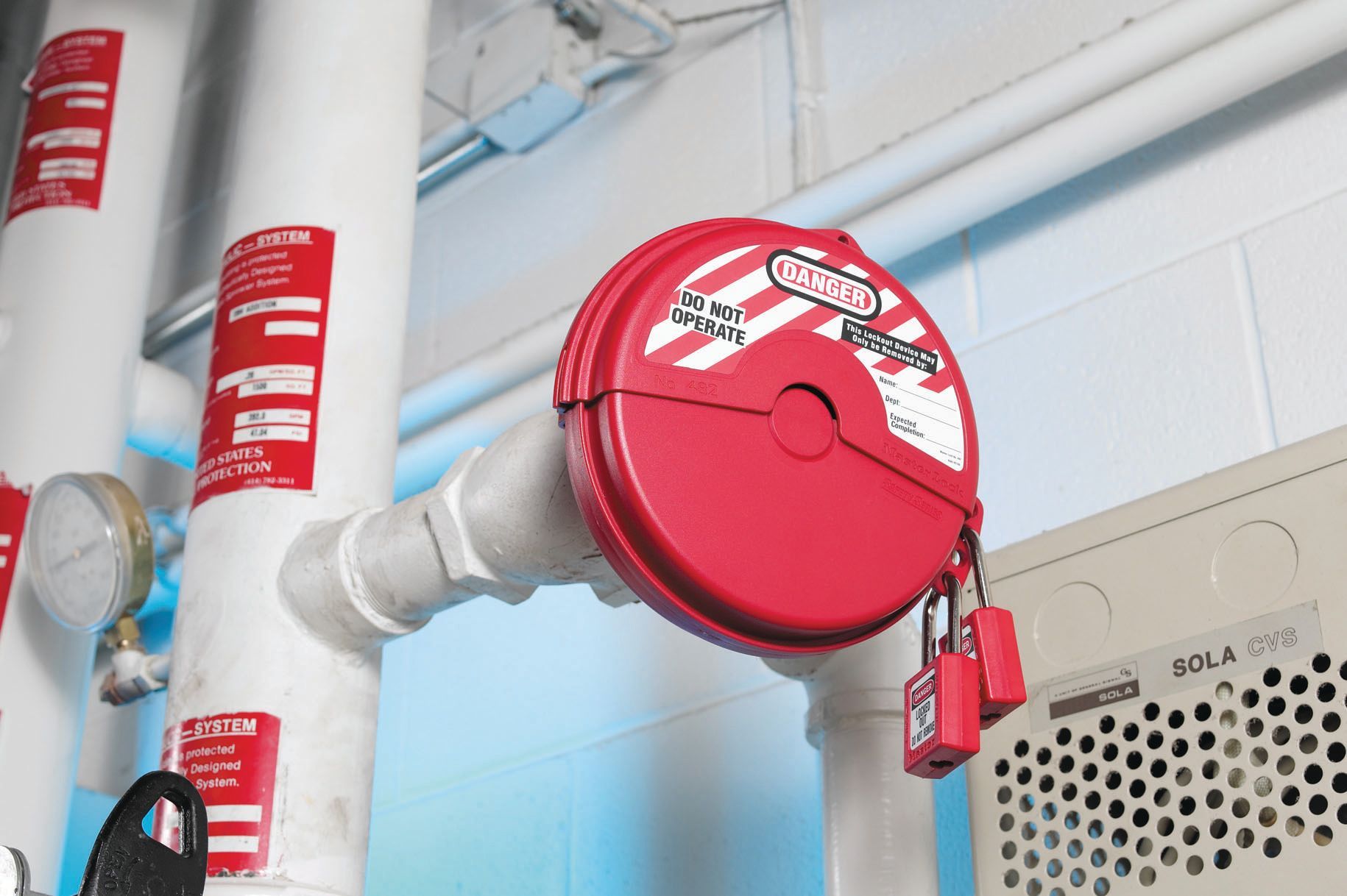 Master Lock® 481 Rotating Gate Valve Lockout