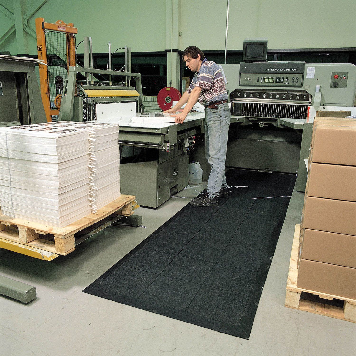 NoTrax® Cushion-Ease® 556-3x3/B Solid Anti-Fatigue Mat