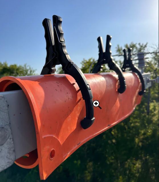 Line Work Bucket Products 1022 Extendable Blanket Clamp